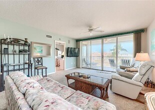 4451 Bay Beach Ln, Unit 424 in Fort Myers Beach, FL - Building Photo - Building Photo