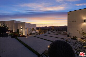 22570 S Summit Ridge Cir in Los Angeles, CA - Building Photo - Building Photo