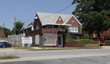 130 College St in Spartanburg, SC - Foto de edificio - Building Photo