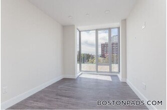 1065 Tremont St in Boston, MA - Building Photo - Building Photo