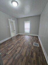 2207 S Walnut St-Unit -Unit 2 in Muncie, IN - Building Photo - Building Photo