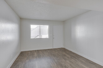 Gilbert Square Apartments in Mesa, AZ - Foto de edificio - Interior Photo
