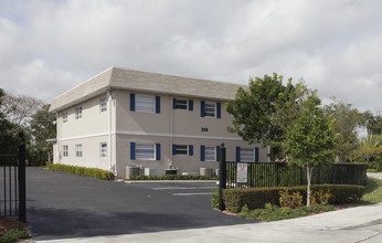 Delray Gulf Stream Apartments in Delray Beach, FL - Building Photo - Building Photo