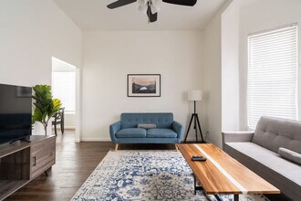 2334 SE 8th Ave in Portland, OR - Building Photo - Building Photo