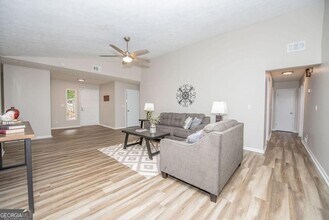 180 Crabtree Dr in Roswell, GA - Building Photo - Building Photo