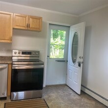 282 Laurel Rd in East Northport, NY - Building Photo - Building Photo