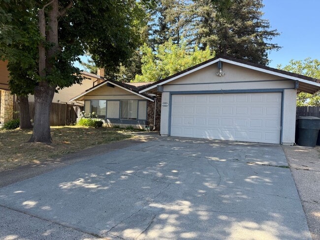 9333 Premier Way in Sacramento, CA - Building Photo - Building Photo