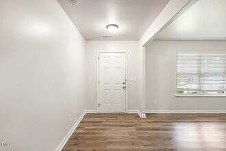 817 Leatherstone Ln in Fuquay Varina, NC - Building Photo - Building Photo
