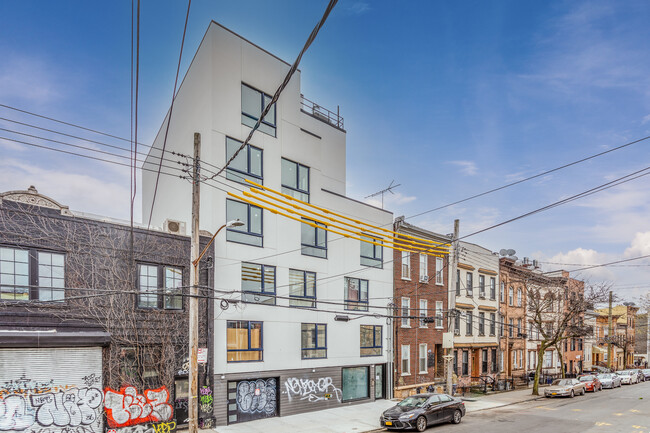 322 Menahan St in Brooklyn, NY - Building Photo - Building Photo