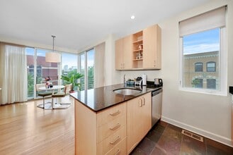 1700 W Ohio St, Unit #Penthose in Chicago, IL - Building Photo - Building Photo