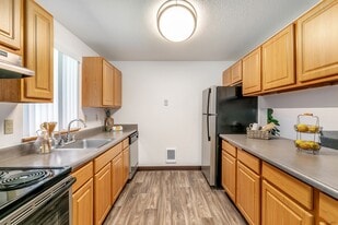 Alder Creek Apartments & Townhomes