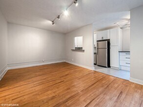 725 W Sheridan Rd, Unit 207 in Chicago, IL - Building Photo - Building Photo