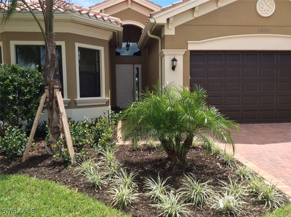 13841 Callisto Ave in Naples, FL - Building Photo