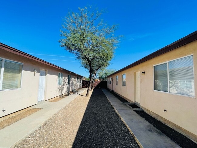 property at 1188 N Riverview Blvd