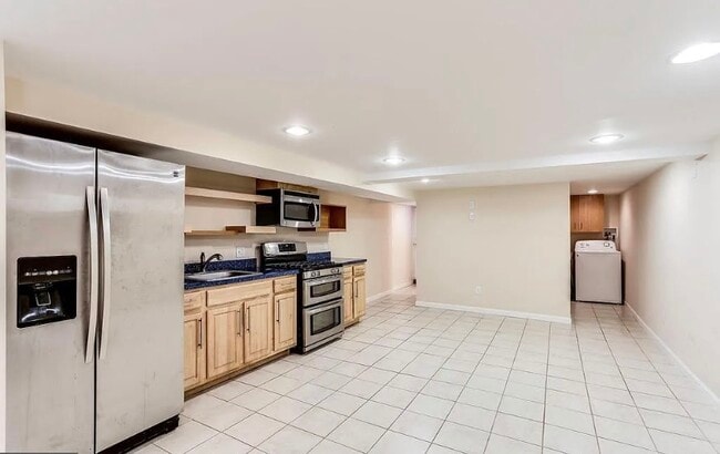 729 Oldham St, Unit Basement