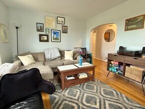 10 Granville Ave in Medford, MA - Building Photo - Building Photo