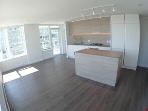 908 Quayside Dr in New Westminster, BC - Building Photo - Building Photo