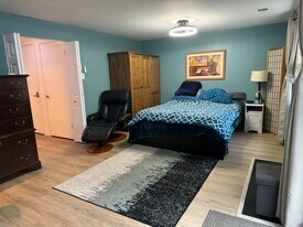 7357 Crestleigh Cir in Alexandria, VA - Building Photo