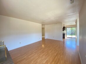 1328 Branwood Way in Sacramento, CA - Building Photo - Building Photo