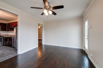 821 W McKennie Ave in Nashville, TN - Foto de edificio - Building Photo