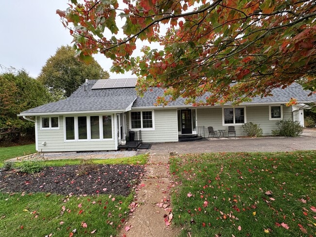 61 Kennebecasis Dr in Saint John, NB - Building Photo - Building Photo