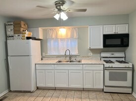 2603 Rohlwing Rd, Unit 1B in Rolling Meadows, IL - Building Photo