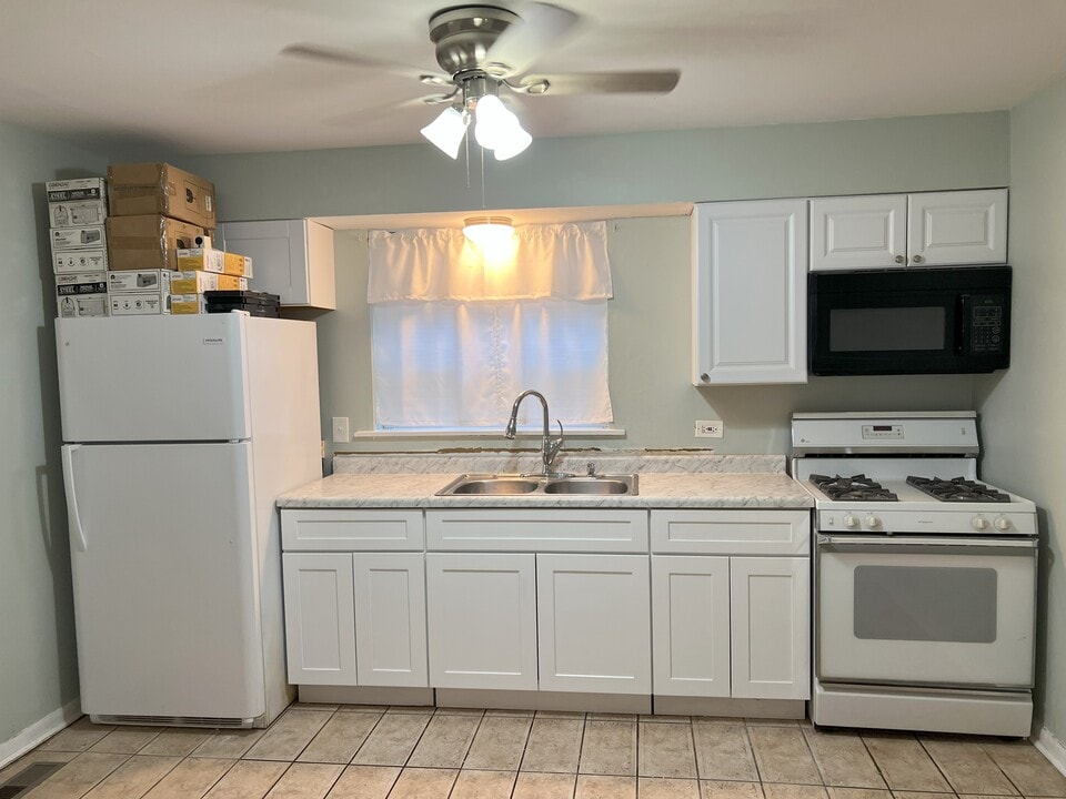 2603 Rohlwing Rd, Unit 1B in Rolling Meadows, IL - Building Photo