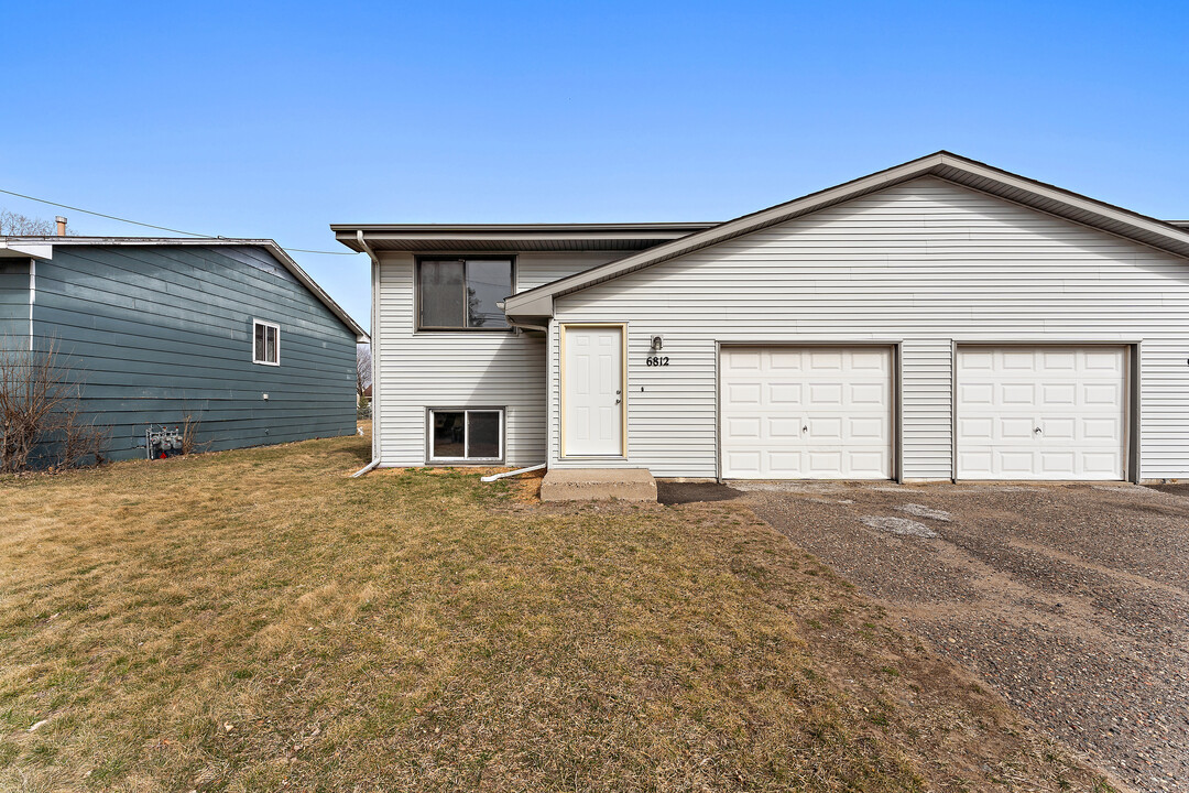 6812 76th Ave N in Brooklyn Park, MN - Building Photo