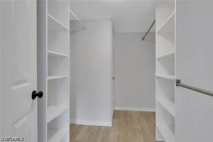 4912 Tamiami Trl E in Naples, FL - Building Photo