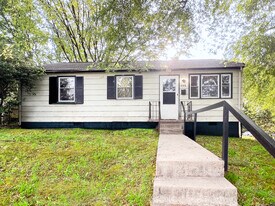 305 S 9th Ave in Hopewell, VA - Building Photo