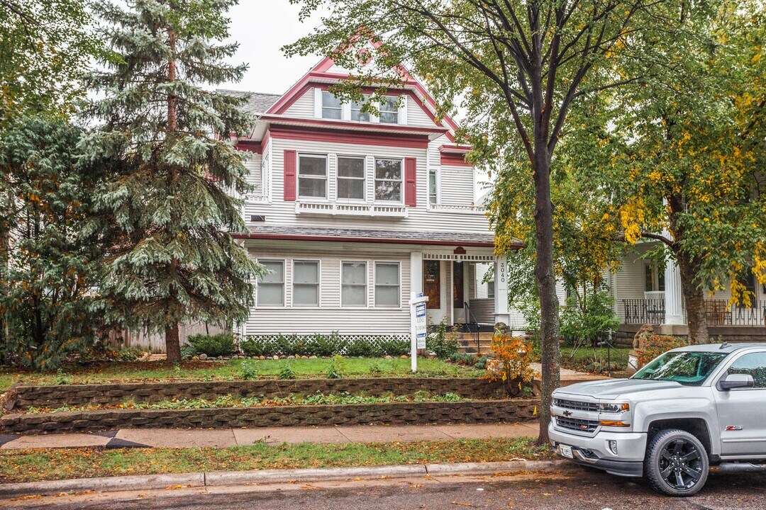 3040 James Ave S in Minneapolis, MN - Building Photo