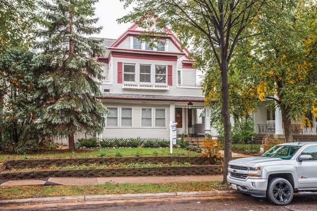 3040 James Ave S, Unit 3