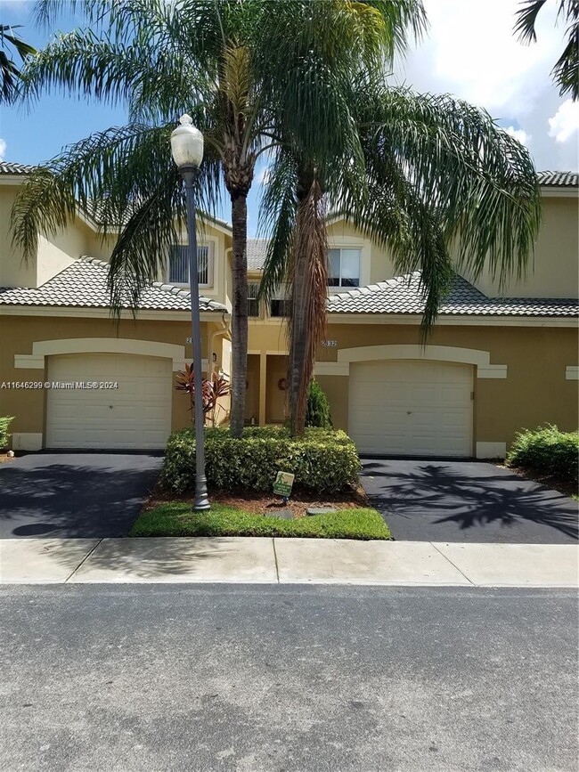 2132 Bahia Ln in Weston, FL - Building Photo - Building Photo