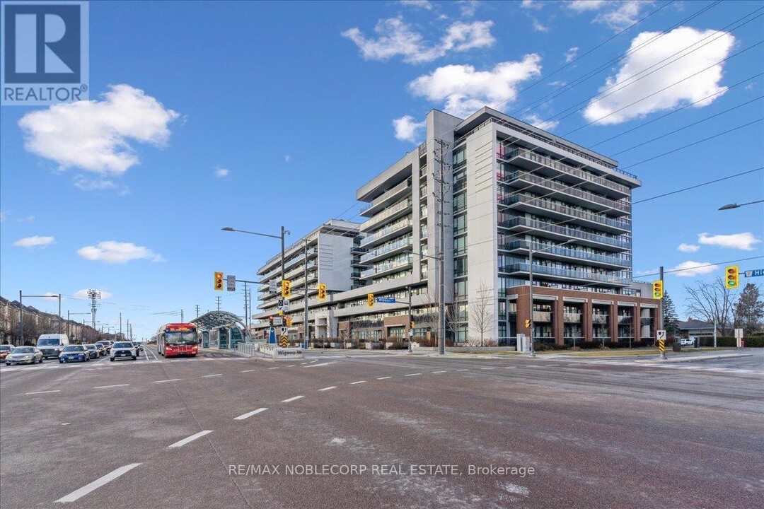 4800-4800 Hwy 7 in Vaughan, ON - Building Photo