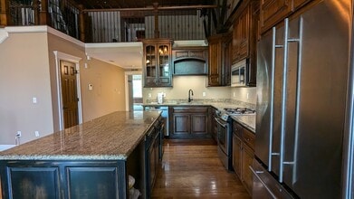 1715 Summit St, Unit 205 in Kansas City, MO - Foto de edificio - Building Photo