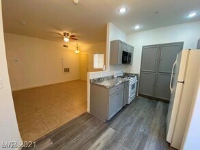 1311 Red Gable Ln in Las Vegas, NV - Building Photo - Building Photo