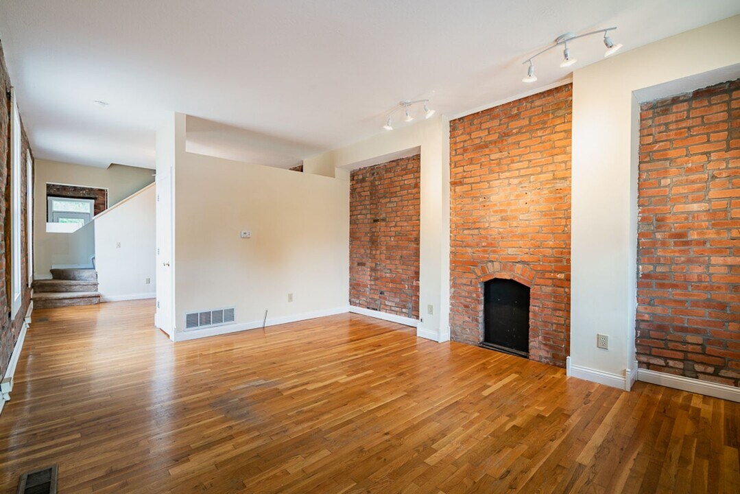 233-235 E 3rd Ave-Unit -235 E. 3rd Ave in Columbus, OH - Building Photo