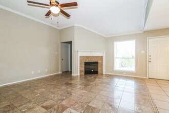 613 Mesa Vista Dr in Crowley, TX - Building Photo - Building Photo