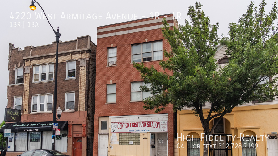 4220 W Armitage Ave in Chicago, IL - Building Photo