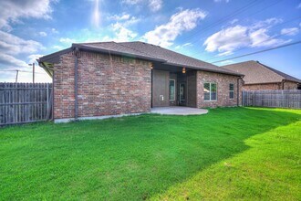 901 Ridgeway Dr in Moore, OK - Building Photo - Building Photo