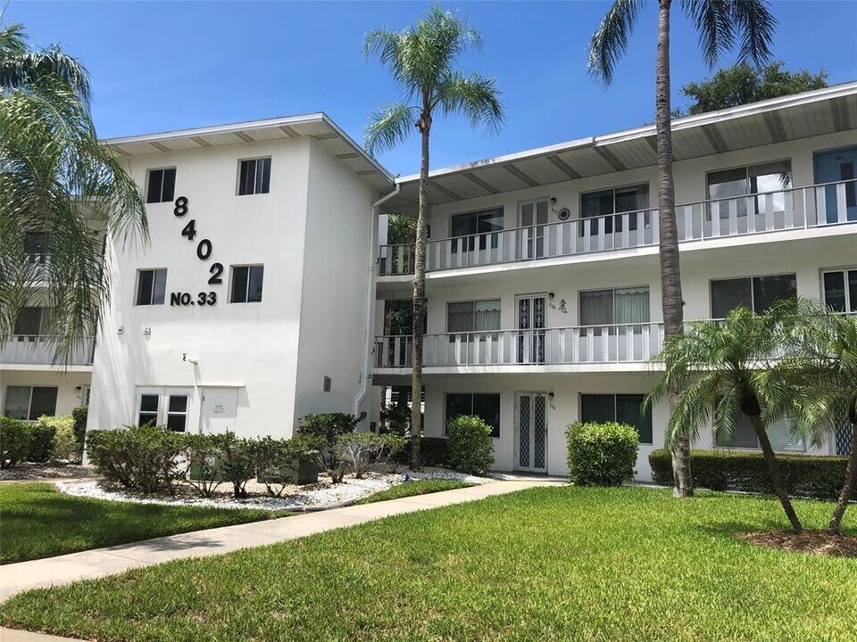 8402 111th St N-Unit -108 in Seminole, FL - Building Photo