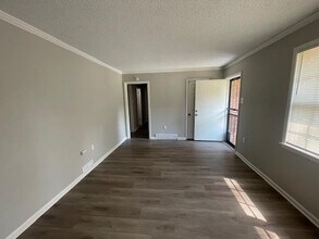 2374 Kingsley Ave in Memphis, TN - Building Photo - Building Photo