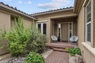 10112 Vía Fiori in Reno, NV - Building Photo - Building Photo