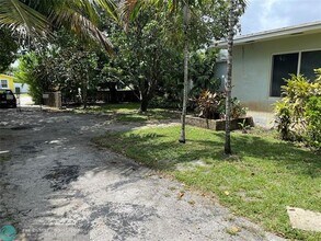 817 NE 37th St in Oakland Park, FL - Building Photo - Building Photo