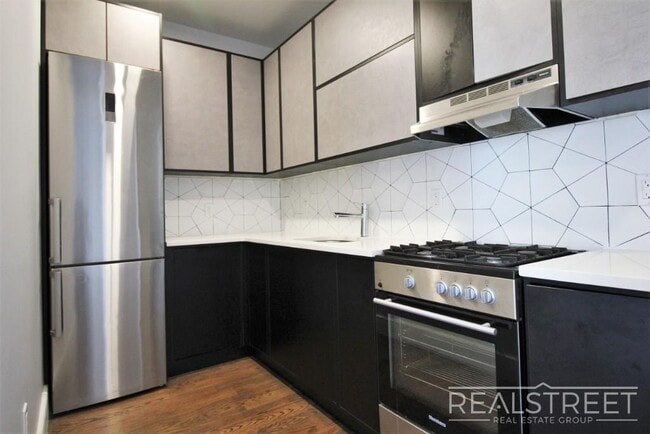 Luxury 2 BR in Bushwick with Balcony & Roo