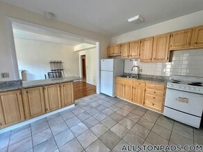 1135 Commonwealth Ave in Boston, MA - Building Photo - Building Photo