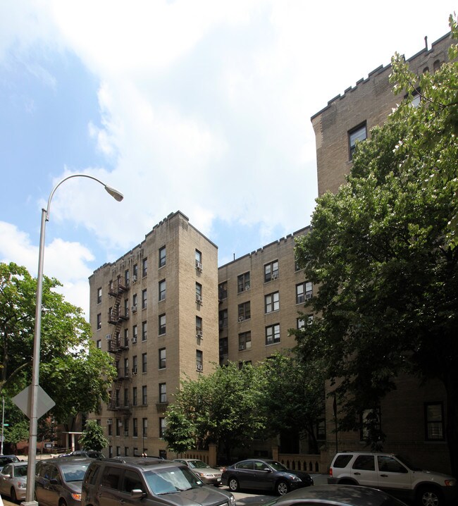 121 Bennett Avenue in New York, NY - Building Photo - Building Photo