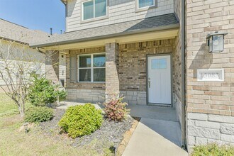 13083 Clear View Dr in Willis, TX - Building Photo - Building Photo