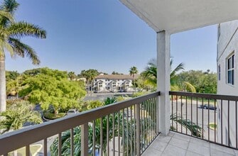 701 NW 19th St, Unit 401 in Fort Lauderdale, FL - Building Photo - Building Photo
