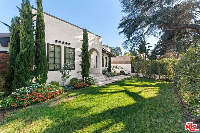 358 N Bronson Ave in Los Angeles, CA - Building Photo - Building Photo